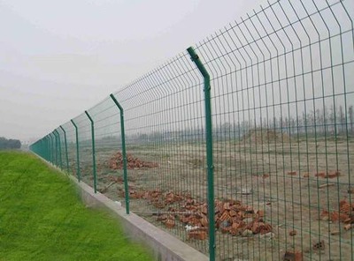 道路护栏网生产.公路护栏网多少钱