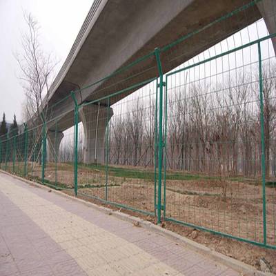 销售厂矿护栏网 双边护栏网新品 果园围栏网价格